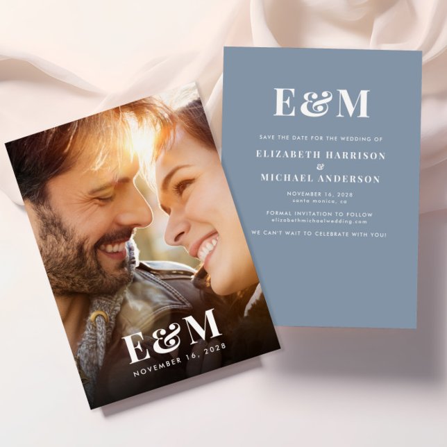 Save The Date Initiales Monogrammes modernes Photo Dusty Blue (Créateur téléchargé)