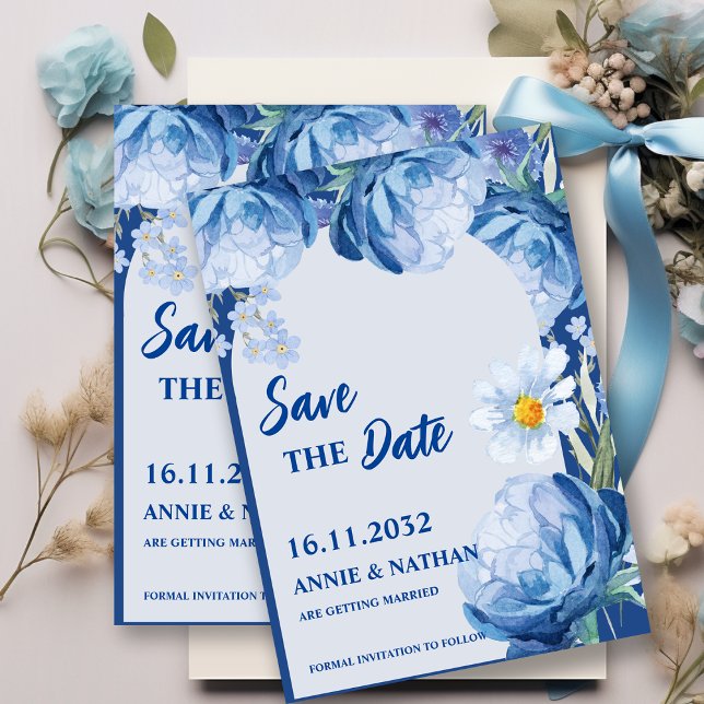 Save The Date Joli Blue Florals Mariage tendance Enregistrer la  (Pretty Blue Florals Trendy Wedding Save the Date Invitation)