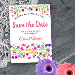 Save The Date Jolie fleur mexicaine blanche et rose<br><div class="desc">Enregistrez la carte d'annonce de date que vous pouvez customiser pour convenir à toute occasion. Le design floral regorge de jolies fleurs mexicaines de Fiesta à l'avant, avec une typographie douce en rose et un arrière - plan blanc. Le modèle est mis en place pour que vous personnalisiez la carte...</div>