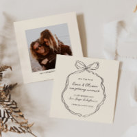 Mariage à l'arc à main levée capricieux et fantais