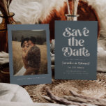 Save The Date Mariage bleu rétro<br><div class="desc">Rétro et élégant enregistrer la carte de date avec la police boho qui dit "enregistrer la date" en couleur bleue. Vous pouvez ajouter une photo au dos.</div>