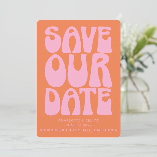 Save The Date Mariage Code QR Rose et Orange Rétro Groovy 70s (Debout devant)