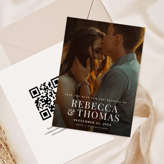 Save The Date Mariage de superposition photo moderne (Simple photo wedding save the date with elegant overlay type on the front and qr code on the back.)