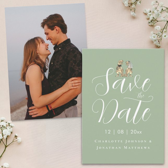 Save The Date Mariage Drôle de Dinosaure Photo Moderne (Modern photo dinosaur theme wedding save the date elegant script sage green and white invitation)