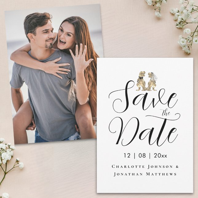 Save The Date Mariage drôle sur le thème des dinosaures avec des (Modern photo funny dinosaur wedding save the date invitation T-Rex dino bride & groom elegant script)