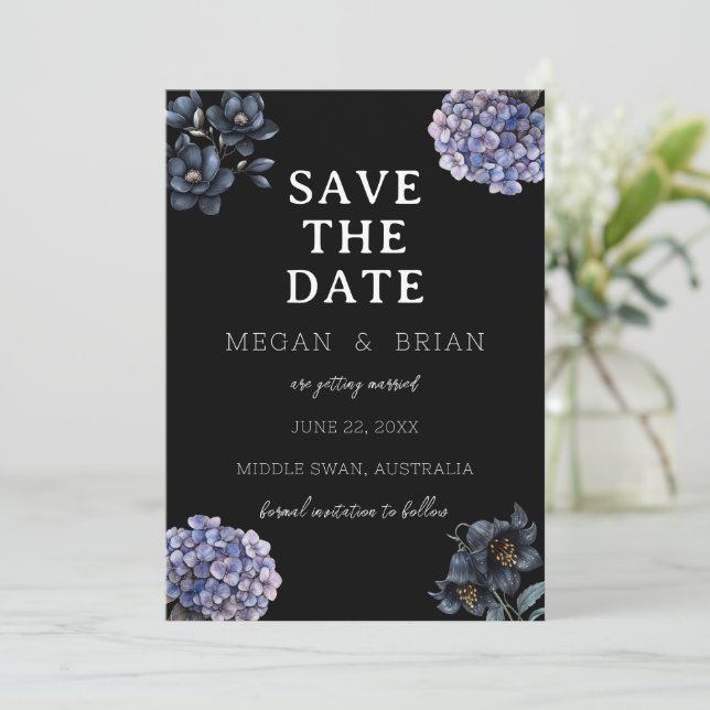 Save The Date Mariage Floral Noir Typographie Classique Sombre (Debout devant)