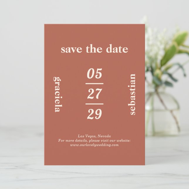 Save The Date Mariage moderne Gras Typographique Brûlé Orange (Debout devant)
