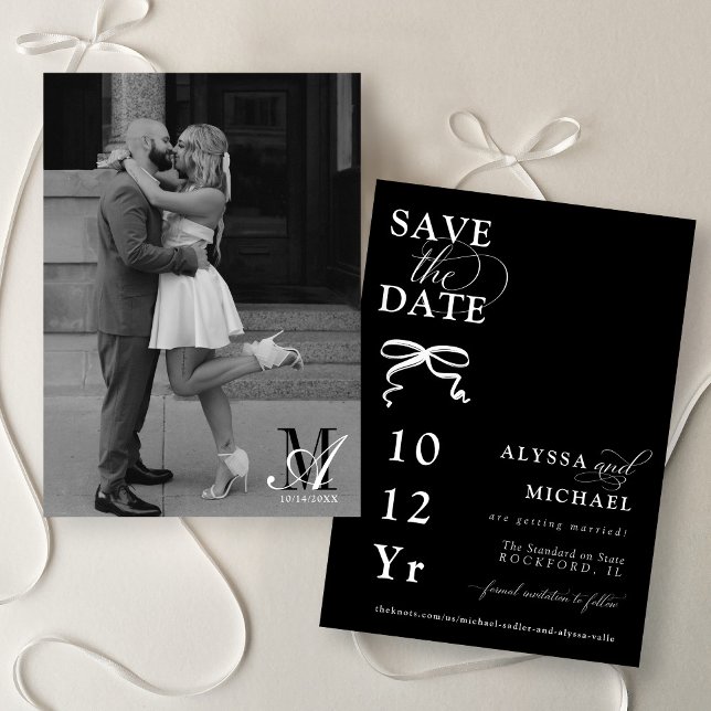Save The Date Mariage Moderne Monogramme Photo Noir et Blanc ave (Elegant black and white bow modern full bleed engagement photo unique monogram wedding save the date)