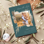 Save The Date Mariage photo en laiton de la Pampas de Bohême<br><div class="desc">Mariage de Bohême terre et libre-esprit enregistrer la date présente votre photo et détails mariages dans un beau vert jade avec l'herbe de pampas et fleurs design. Il y a une sauvagerie et une liberté décontractée au coeur de tout ce qui est bohème et cela sauve la date donnera le...</div>
