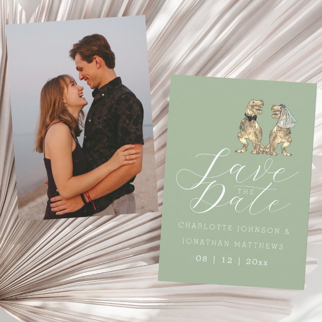 Save The Date Mariage Photo Vert Sauge Thème Dinosaure (Funny dinosaur photo wedding save the date sage green invitation simple Jurassic T-Rex bride & groom)