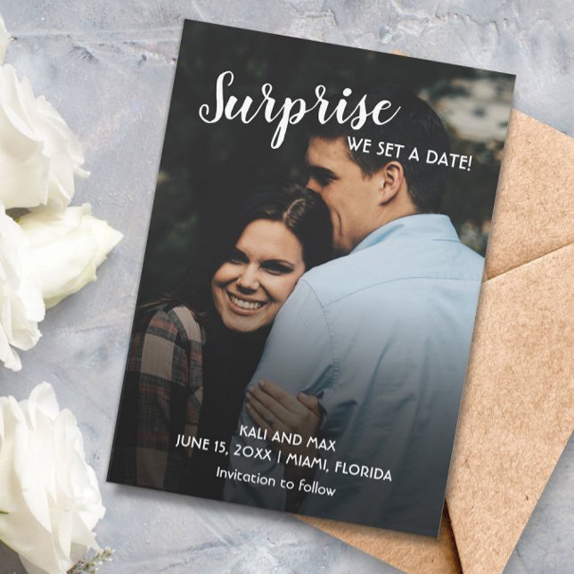 Save The Date Mariage Surprise Nous avons fixé une date (Wedding photo Save the Date card. "Surprise! We set a date!"
)