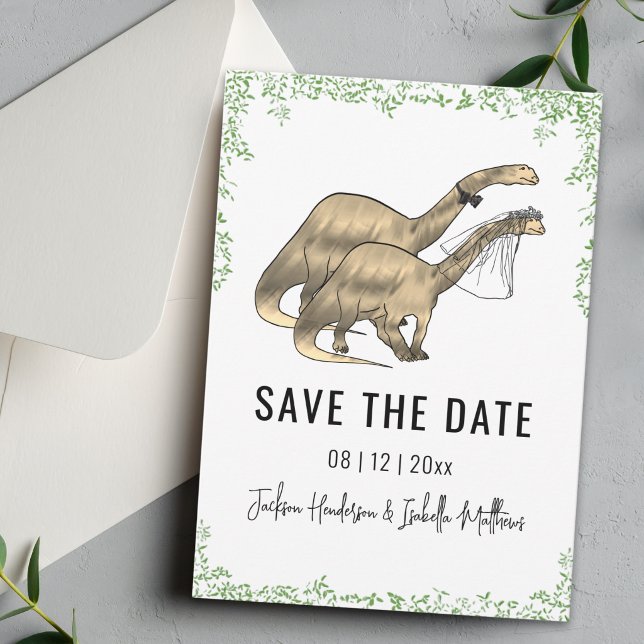Save The Date Mariage Thème Dinosaure Vert  Enregistrez La Date (Funny Dinosaur bride and groom wedding save the date card cute brontosaurus green watercolor foliage)
