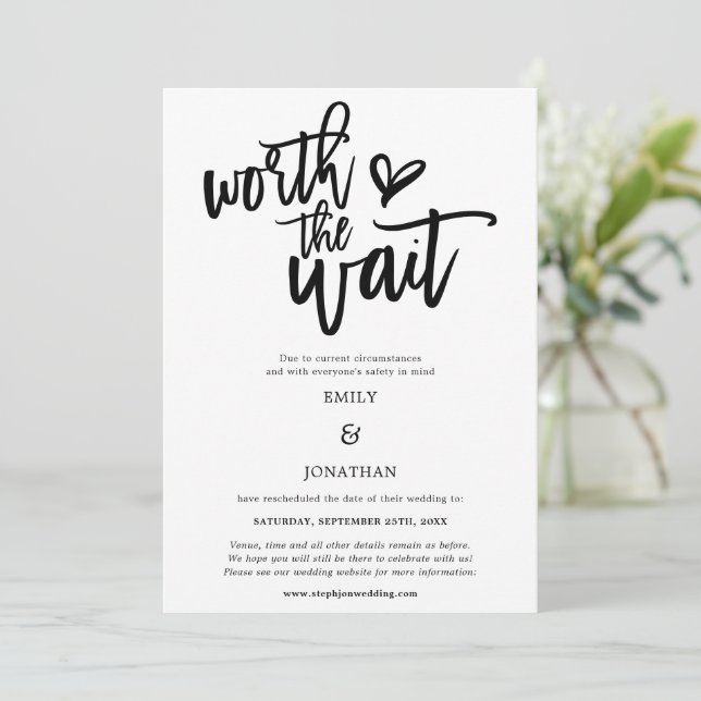 Save The Date Mariage Worth the Wait Black script blanc (Debout devant)