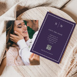 Save The Date Minimal et chic | Retour photo et Mariage de code<br><div class="desc">Ces cartes de datation élégantes et modernes présentent un design de texte minimaliste couleur violet foncé et blanc, avec un cadre classique à la bordure et un endroit pour ajouter votre code QR où vos invités peuvent trouver d'autres détails mariages. Ajoutez vos initiales ou votre monogramme pour les rendre complètement...</div>