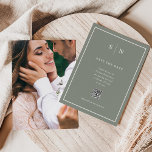 Save The Date Minimal et chic | Retour photo et Mariage de code<br><div class="desc">Ces cartes de datation élégantes et modernes présentent un design minimaliste simple, vert et blanc, avec un cadre classique à la bordure et un spot pour ajouter votre code QR où vos invités peuvent trouver d'autres détails mariages. Ajoutez vos initiales ou votre monogramme pour les rendre complètement les vôtres, et...</div>
