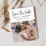 Save The Date Minimaliste Enregistrer la date photo manuscrite<br><div class="desc">Photo manuscrite moderne et élégante Enregistrer la carte Mariage de date. La carte d'invitation à la date de sauvegarde comprend une typographie chic et élégante avec un design simple et minimaliste sur un arrière - plan blanc que vous pouvez ajouter votre photo de fiançailles customisé à.</div>