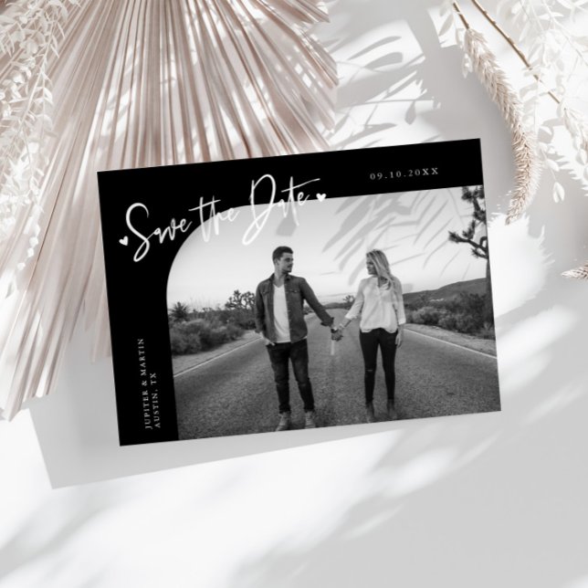 Save The Date Modern Script Heart Black Curved Frame Photo (Créateur téléchargé)
