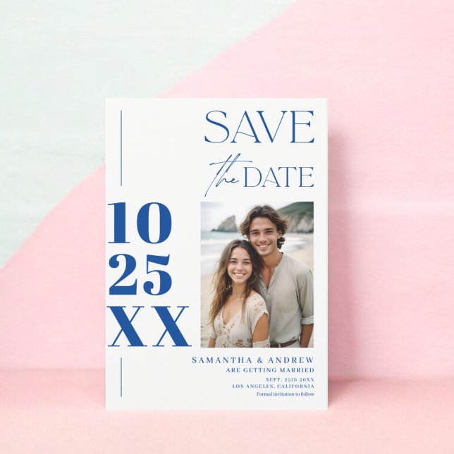 Save The Date Moderne chic simple écriture audacieuse bleu blanc (Modern chic simple bold script blue white wedding save the date)