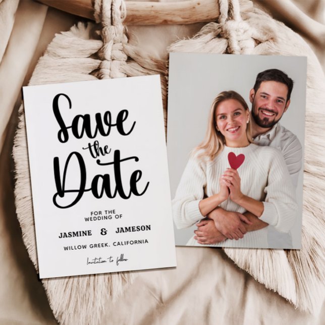 Save The Date Moderne Mariage Rétro Photo Écriture Rouge Casual (Créateur téléchargé)
