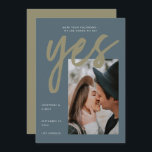Save The Date Moderne Simple Gris Olive Big Script Photo Mariage<br><div class="desc">Une carte moderne Save the Date avec une palette de couleurs unique avec gris et vert olive, avec grand script de calligraphie audacieux pour Oui et votre image de choix. Toutes les couleurs de cette photo Enregistrer la date Modèle peuvent être changées! Une invitation unique mais abordable Save the Date...</div>