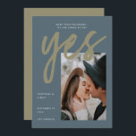 Save The Date Moderne Simple Gris Olive Big Script Photo Mariage<br><div class="desc">Une carte moderne Save the Date avec une palette de couleurs unique avec gris et vert olive, avec grand script de calligraphie audacieux pour Oui et votre image de choix. Toutes les couleurs de cette photo Enregistrer la date Modèle peuvent être changées! Une invitation unique mais abordable Save the Date...</div>