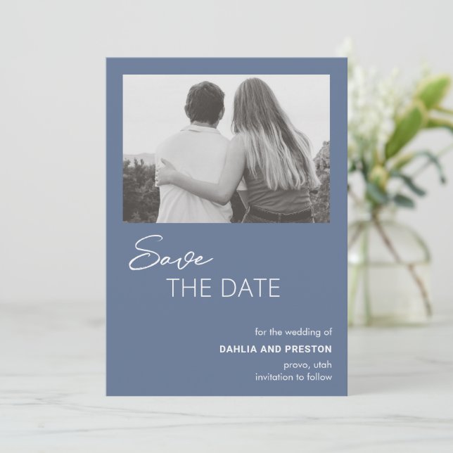 Save The Date Moins Dusty Blue Photo Mariage moderne (Debout devant)