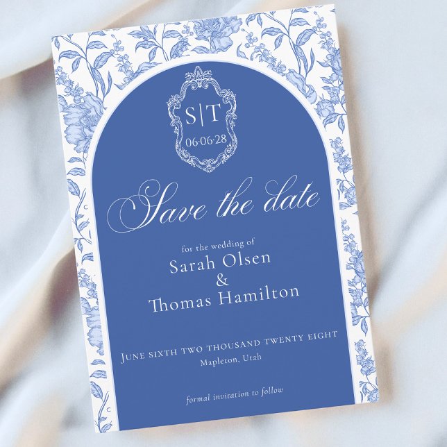 Save The Date Monogramme de blason Delft Bleu Floral Script (Créateur téléchargé)