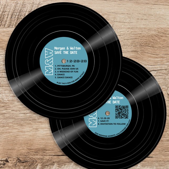 Save The Date Monogramme de disque de vinyle - Étiquette bleu ré (Round vinyl record style save the date in vintage blue with fun monogram and QR code)