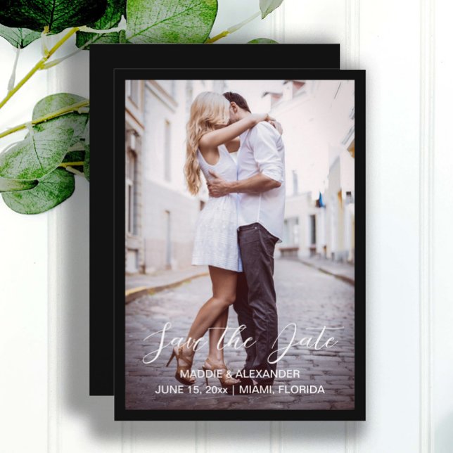 Save The Date Photo de fiançailles de mariage moderne manuscrit  (Elegant black wedding save the date photo card.  )