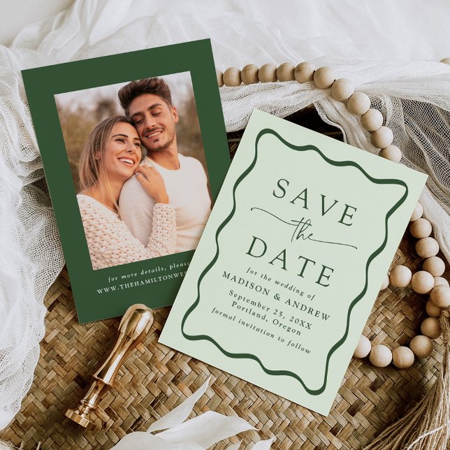 Save The Date Photo de mariage à cadre ondulé vert moderne (Créateur téléchargé)