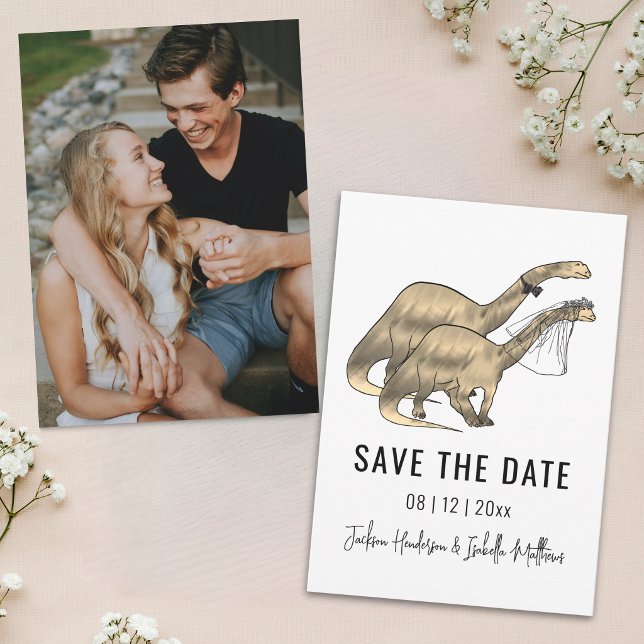 Save The Date Photo de mariage de dinosaure drôle (Funny Dinosaur theme wedding photo save the date card Watercolor Jurassic dino bride and groom )