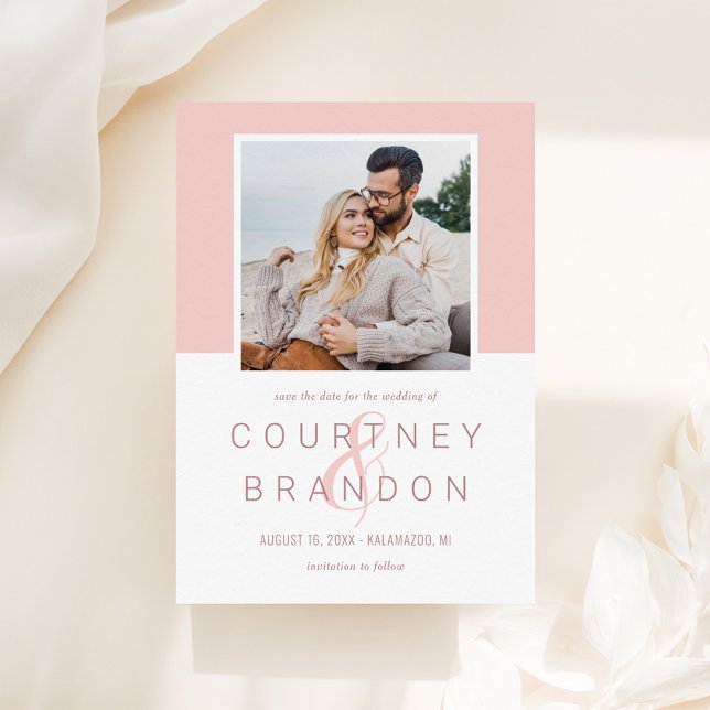 Save The Date Photo de mariage de monogramme rose rose moderne (Créateur téléchargé)