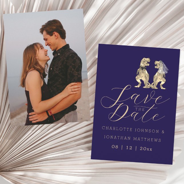 Save The Date Photo de mariage drôle de dinosaure (Dinosaur wedding save the date navy blue photo invitation funny jurassic T-Rex dino bride and groom)