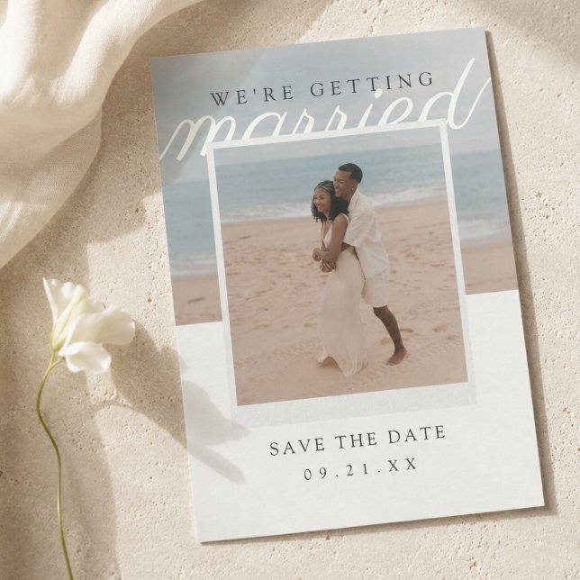 Save The Date Photo éditorial de mariage Editorial (We’re Getting Married Editorial Photo Save The Date)