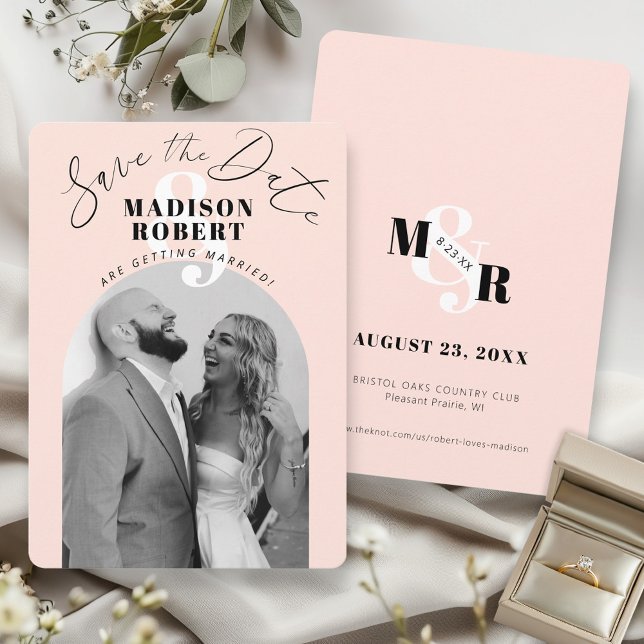 Save The Date Photo en noir et blanc d'une arche de mariage avec (Unique Blush pink ampersand monogram black and white arch photo modern wedding save the date card)