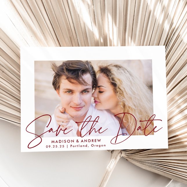 Save The Date Photo manuscrite moderne Burgundy Script (Créateur téléchargé)
