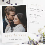 Save The Date Photo moderne Enregistrer la date Mariage Inviter<br><div class="desc">Ce mariage photo simple et chic, à l'exception de la date modèle de carte plat, présente un design élégant, minimaliste et moderne. Parcourez notre boutique pour les versions de ce design avec Enregistrer le texte de la Date en noir et d'autres couleurs, et dans un format de carte postale, aussi!...</div>