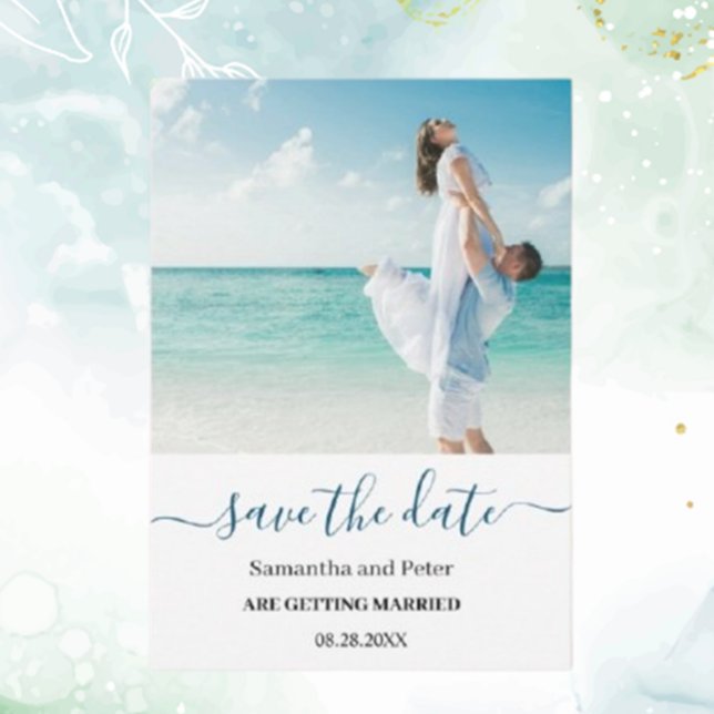 Save The Date Photo personnalisée Moden Beach Enregistrer la dat (Announce your special day with a custom photo modern beach save the date card.  )