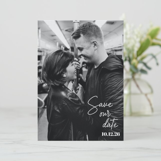 Save The Date Photographie noir et blanc Script tendance Mariage (Debout devant)