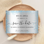 Save The Date Quinceanera bleu argenté<br><div class="desc">Une fille et tendance Sauvez la Date pour une Quinceañera, 15ème anniversaire fête. Un arrière - plan faux argenté décoré de poussière de parties scintillant bleue. Personnalisez et ajoutez une date et un nom/âge. Le texte : Save the Date est écrit avec un grand script de style à la main...</div>