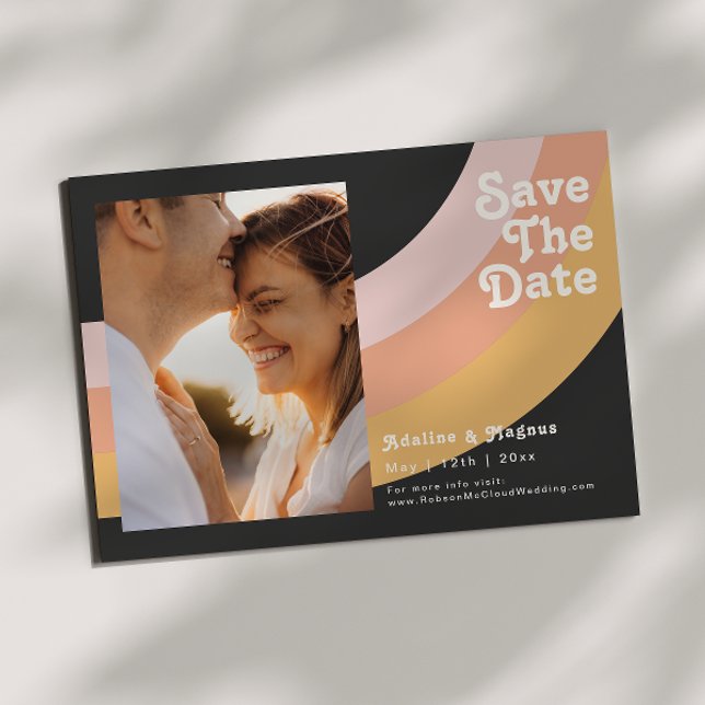 Save The Date Retro moderne 70's Rainbow Dark Photo horizontale (Créateur téléchargé)