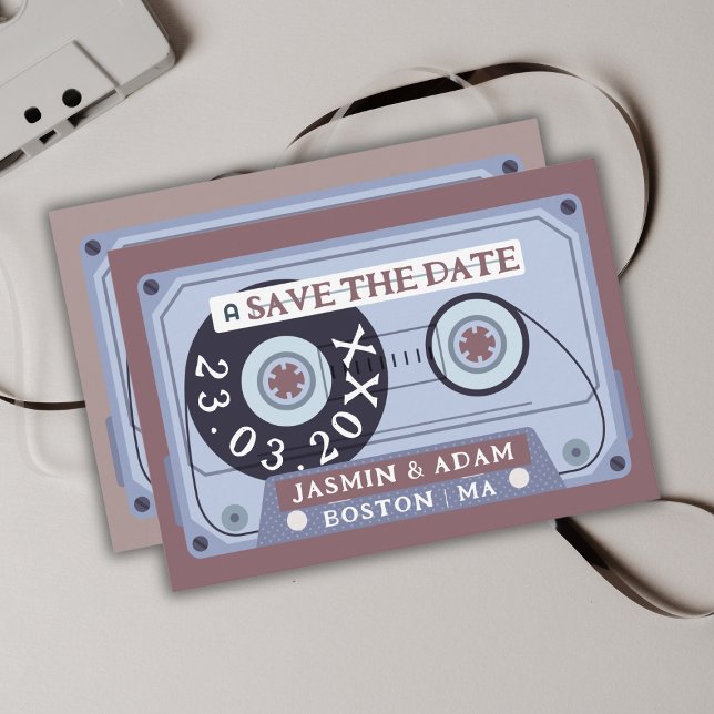 Save The Date Ruban Cassette Violet Rétro Épargnez la Date (Créateur téléchargé)