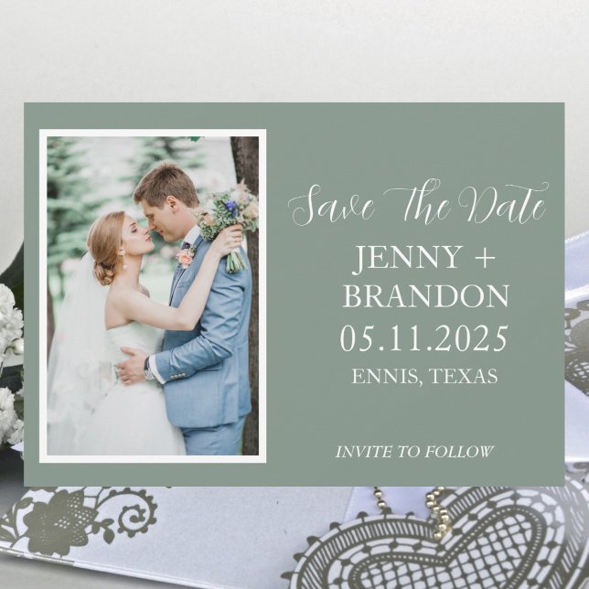 Save The Date Sage Green Script Décontracté Photo Romantique (Créateur téléchargé)