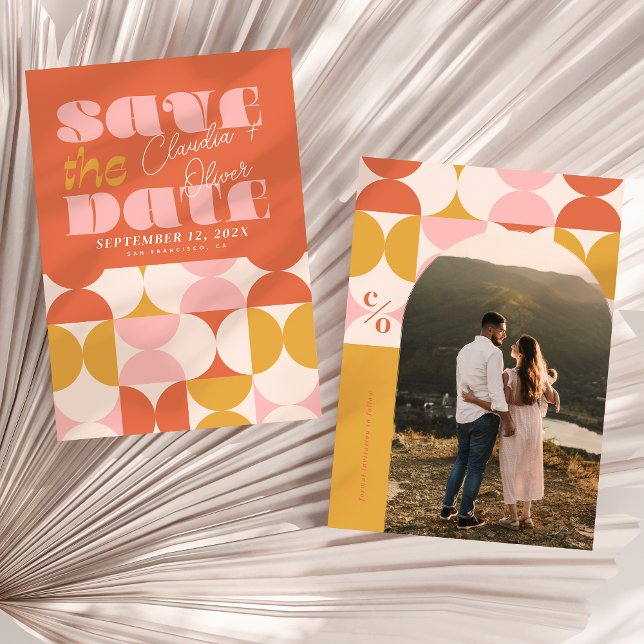 Save The Date Sauvegarder la date, Rétro, photo d'arche, rose de (Front and back of Warm retro Wedding Save the Date Card shown on a boho foliage background)
