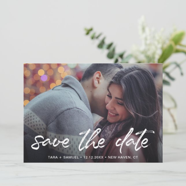 Save The Date Simple Brossage Script Photo Mariage Moderne (Debout devant)