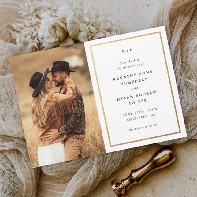Save The Date Simple Photo de Mariage Élégant (Elegant black and white photo wedding save the date with gold frame.)