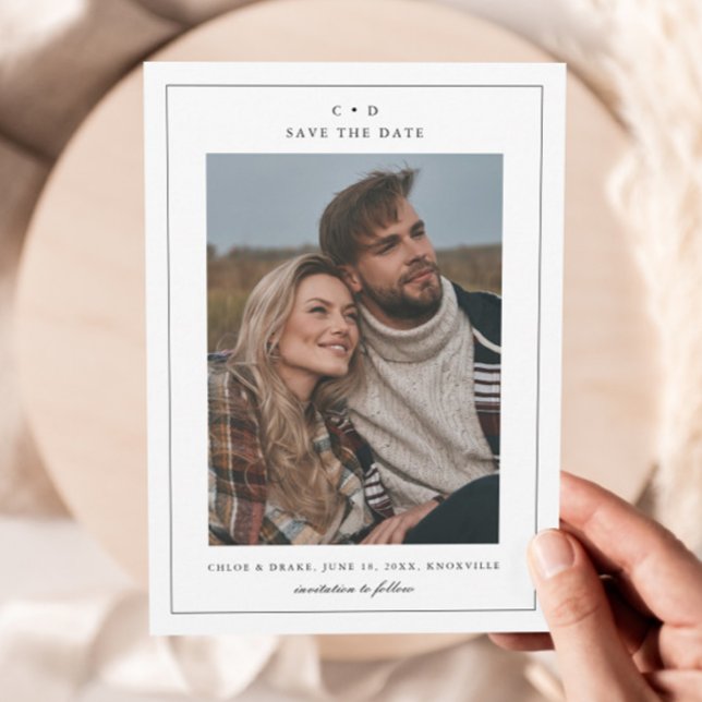 Save The Date Simple Photo de Mariage en Noir et Blanc (Simple Monogram 3 Photo Wedding Save the Date.)