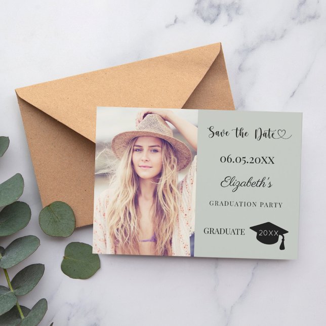 Save The Date Simple photo moderne vert sauge Diplômé (Créateur téléchargé)