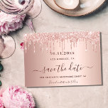 Save The Date Sweet 16 roses gouttes de parties scintillant d'or<br><div class="desc">Une fille et tendance Enregistrer la date pour une Sweet 16, 16e fête d'anniversaire. Une arrière - plan rose d'or féminine décorée de gouttes de parties scintillant en or rose, la peinture goutte à goutte. Personnalisez et ajoutez une date et un nom/âge. Le texte : Save the Date est écrit...</div>