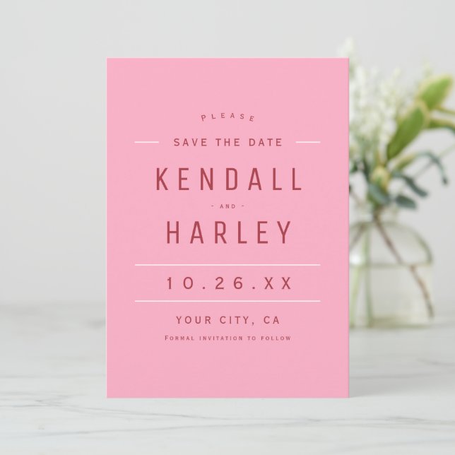 Save The Date Typographie chic moderne rose rouge Photo simple (Debout devant)